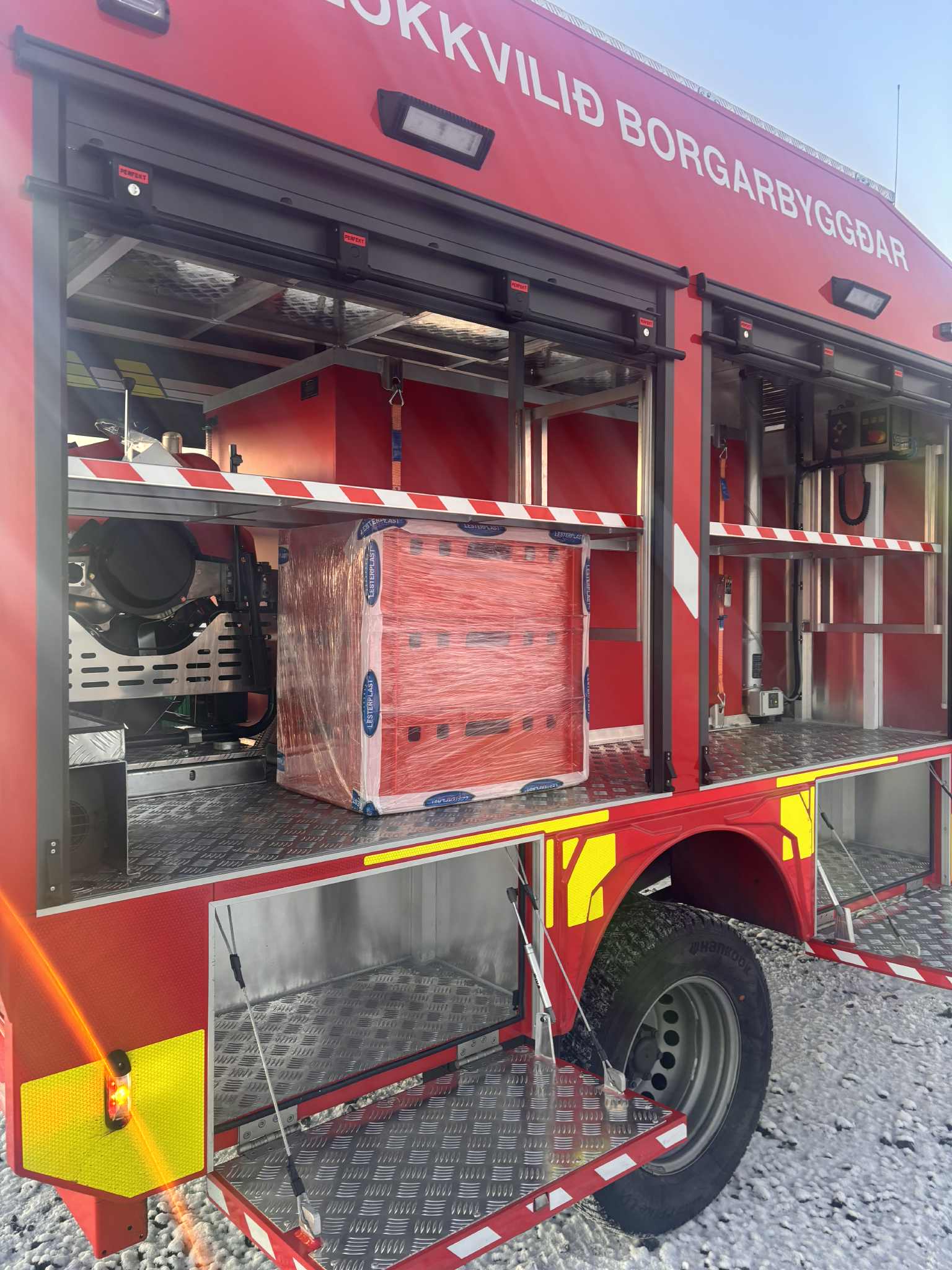 Undanfara og slökkvibifreið