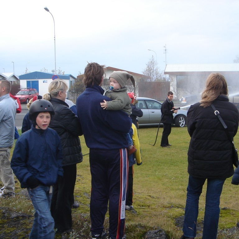 Frá afhendingu Þorlákshafnarbifreiðar