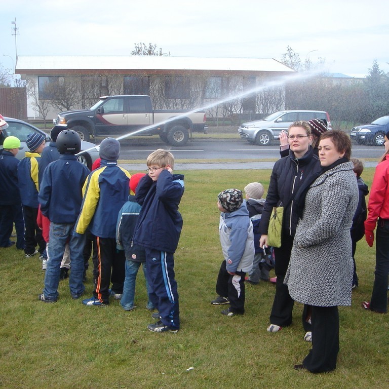Frá afhendingu Þorlákshafnarbifreiðar
