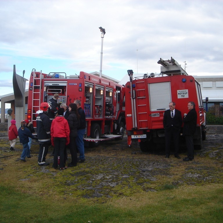 Frá afhendingu Þorlákshafnarbifreiðar