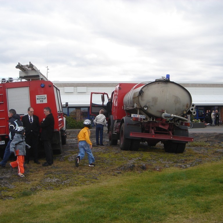 Frá afhendingu Þorlákshafnarbifreiðar