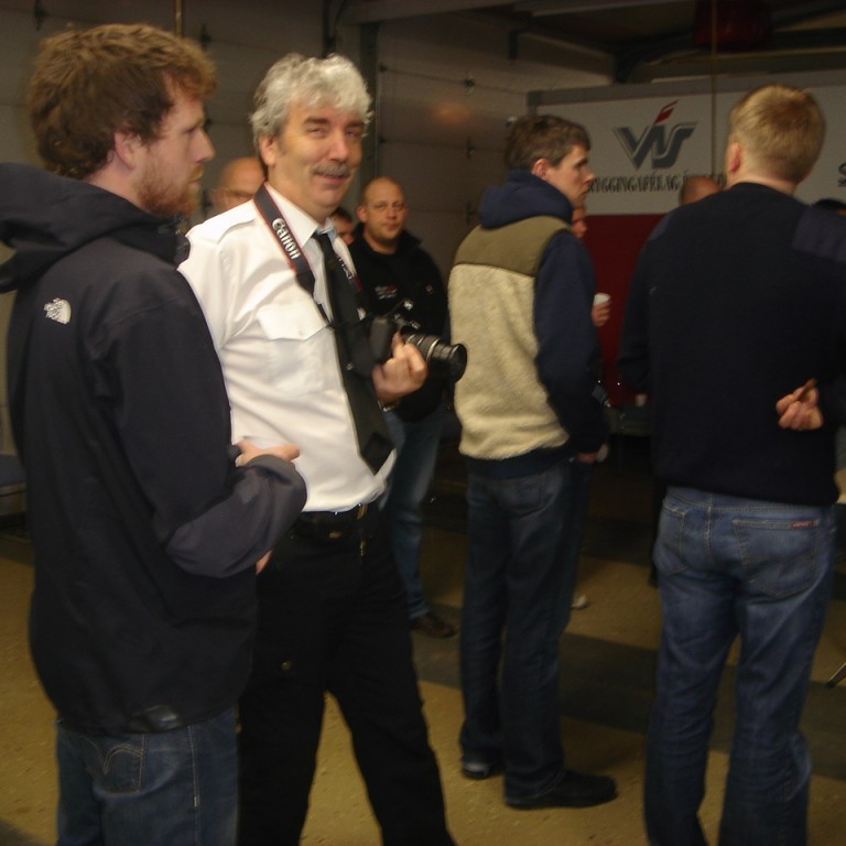 Slökkvistjórinn brosmildur