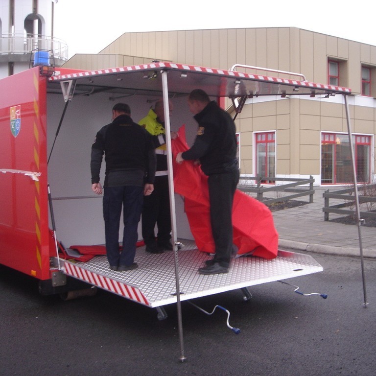 Tjald sett upp í Eiturefnagám