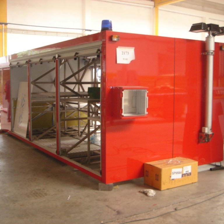 Ljósamastur á gám