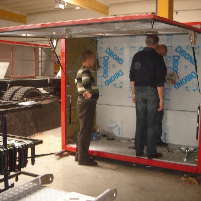 Staðið í spilliefnagám