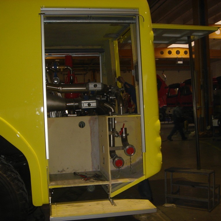 Vinstri hliðarskápur að aftan