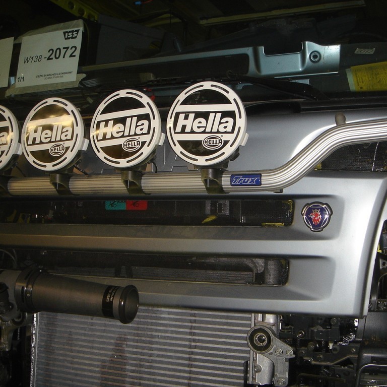 Ljóskastarar að framan