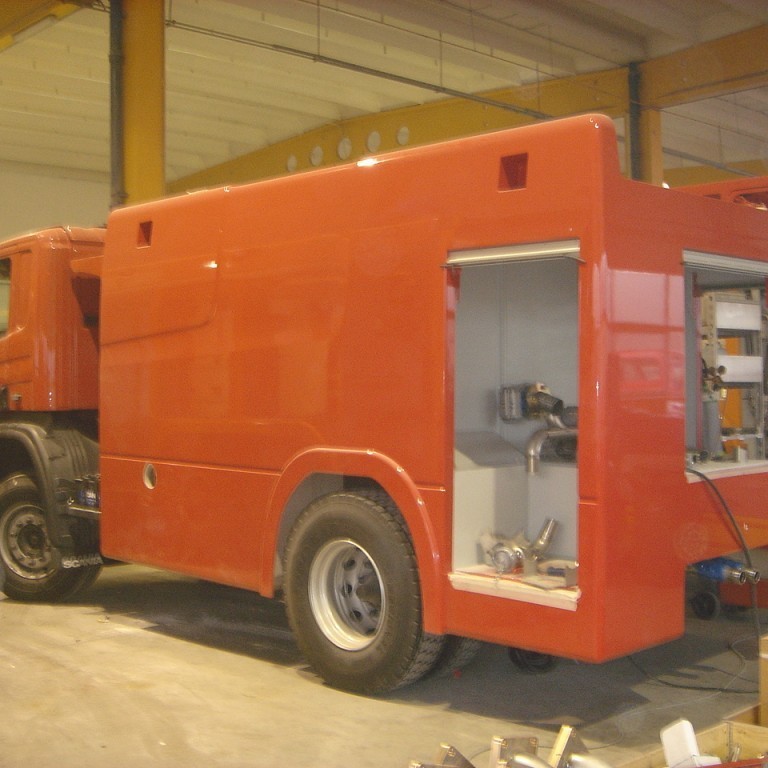 Niðurbyggð yfirbygging á Scaniu