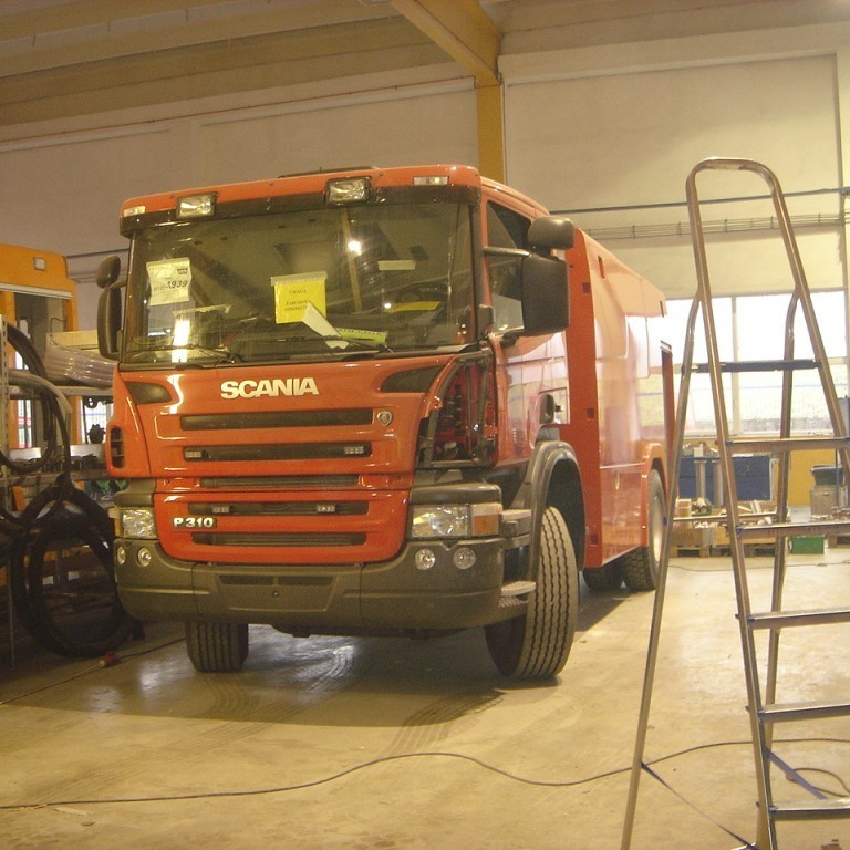 Niðurbyggð yfirbygging á Scaniu