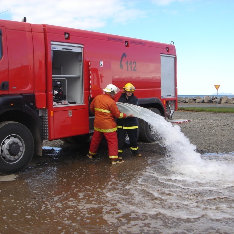 Vatn streymir og streymir