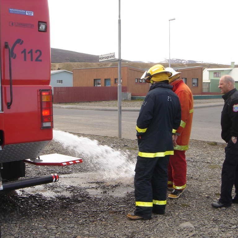 Vatn út um úttök. Skrítið