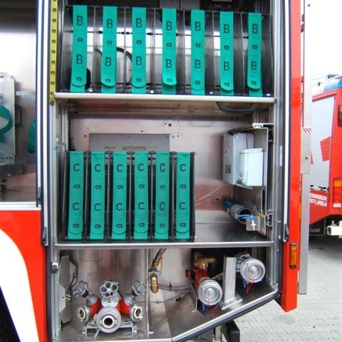 Góðir slöngurekkar í aftasta skáp vinstra megin