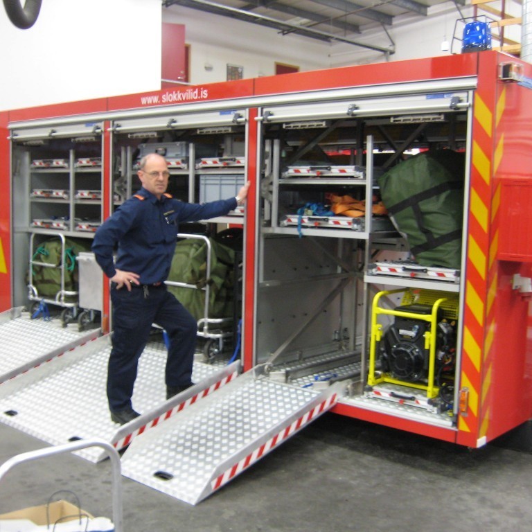 Sjálfur Viðar Þorleifsson styður við hann