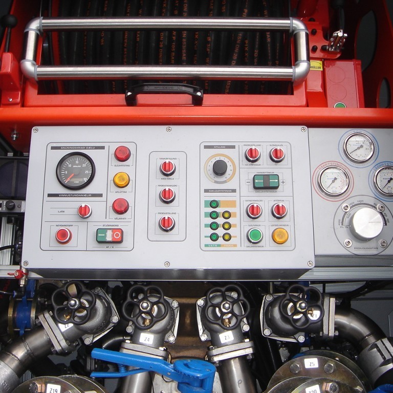 Dælumælaborð, háþrýstikefli fyrir ofan