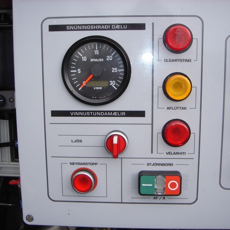 Vinstri hlið dælustjórnborðs