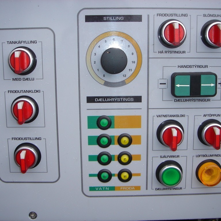 Miðhluti dælustjórnborðs