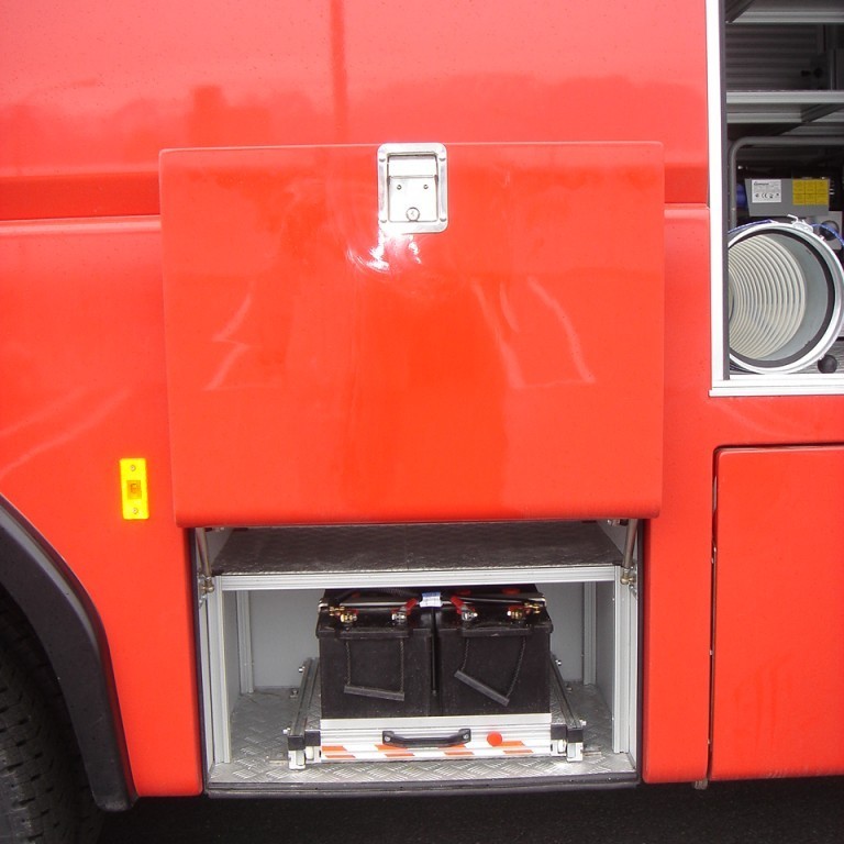 Rafgeymar á útdraganlegum palli