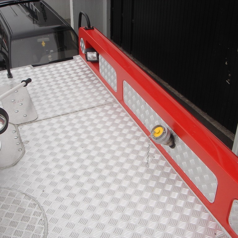 Áfylling á froðutank en með var líka rafmagnsdæla