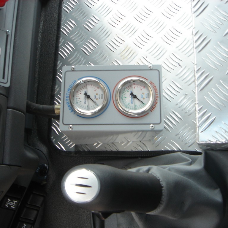 Þrýstingsmælar í ökumannshúsi