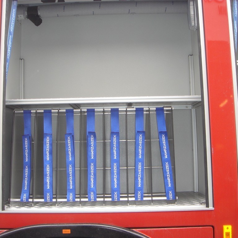 Slöngurekkar í miðjuskáp