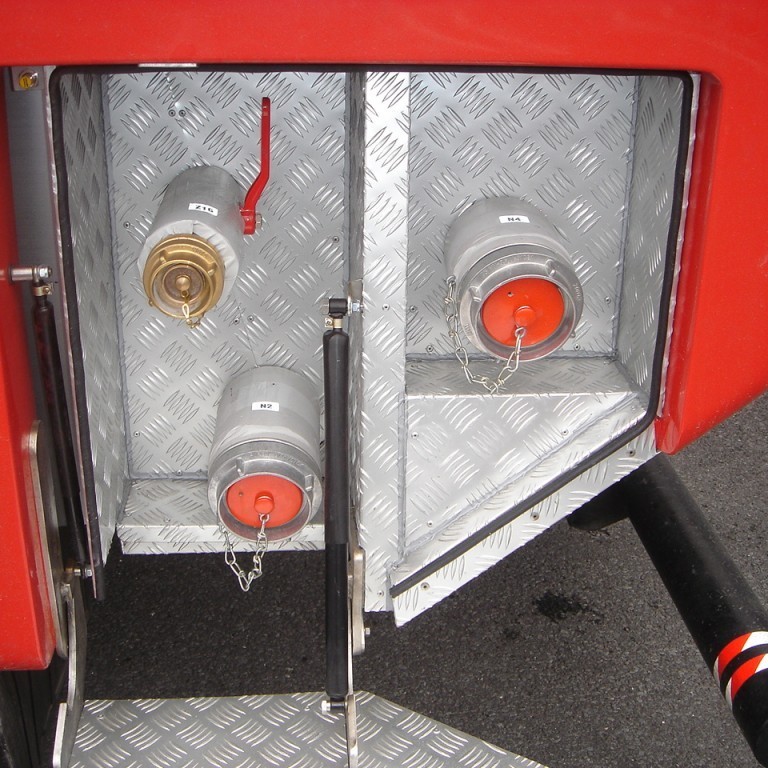 Úttök og froðu inn og úttak