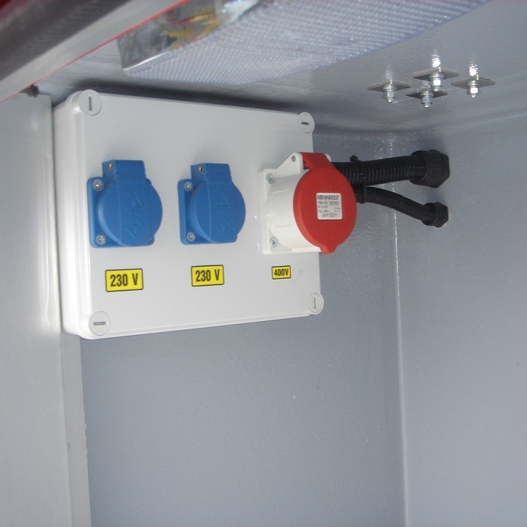 Innstungur frá 20kV vökvadrifnum rafal.