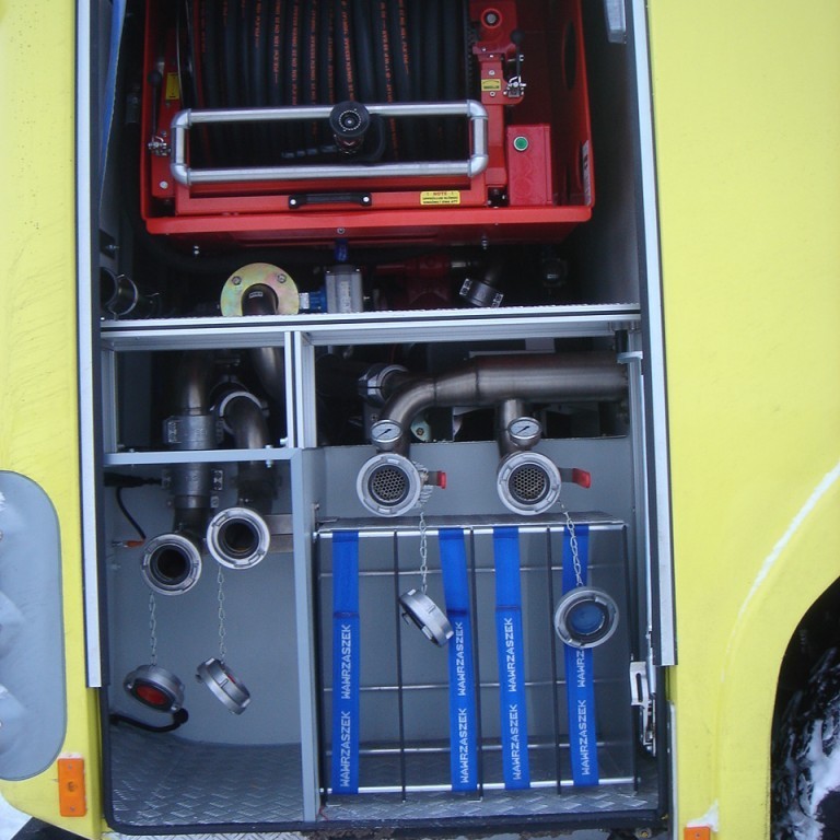 Hægri skápur að aftan inntök á tank