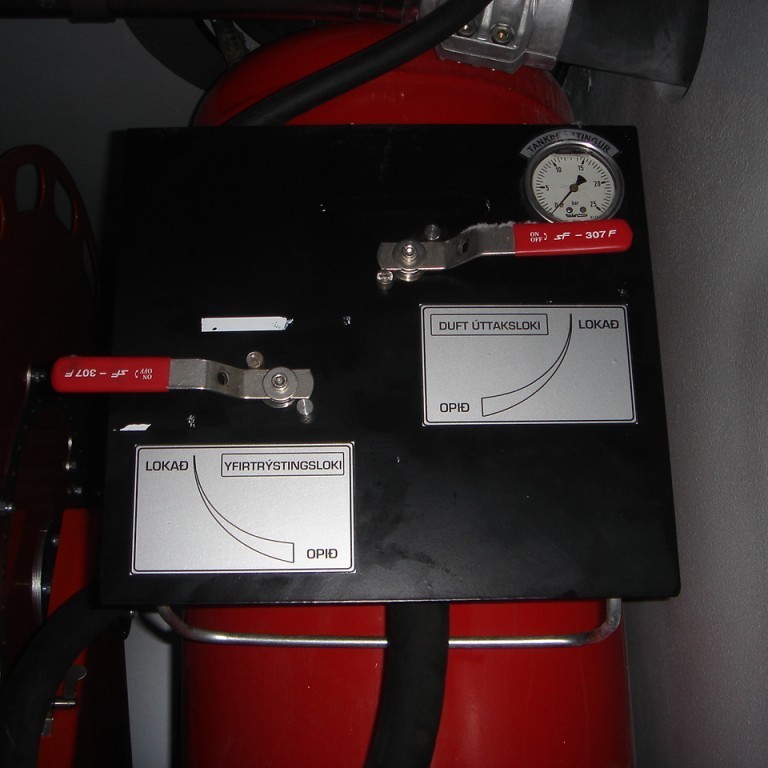 Stýriborð við dufttank