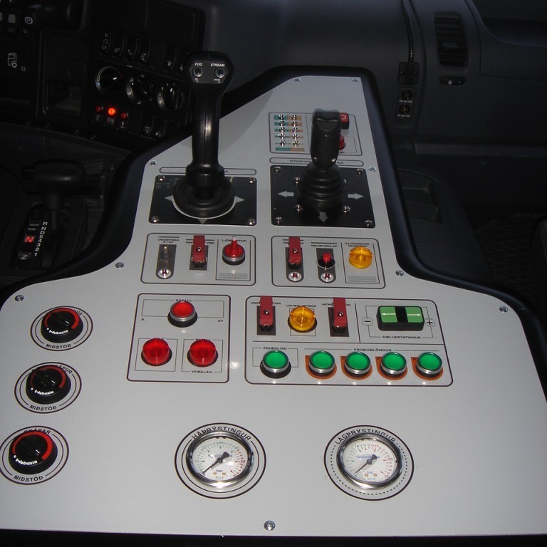 Stjórnborð í ökumannshúsi
