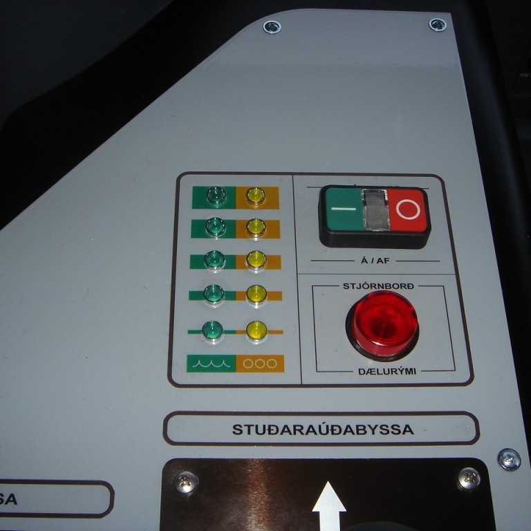 Vatns-, froðumælar og aðalrofi