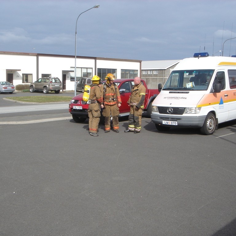 Hvaða leið eigum við að labba. Ert þú merð kort ?