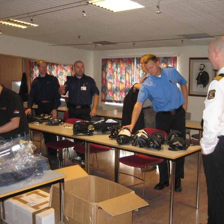 Búið að stilla upp tækjum