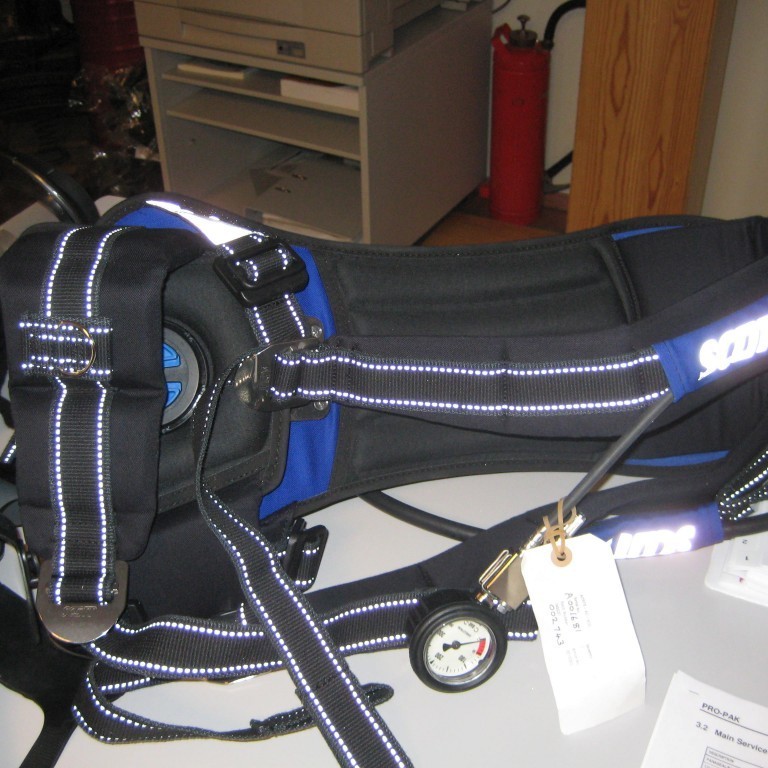 Hægt er að stilla hæð á mittisól,  passar öllum