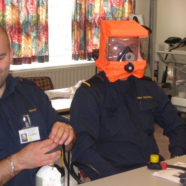 Viðar þurfti að skoða maskann innanfrá