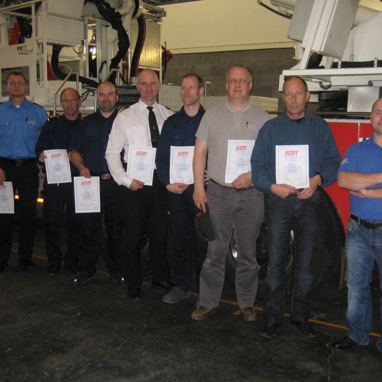 Uppstilling í lokin allir komnir með viðurkenningu