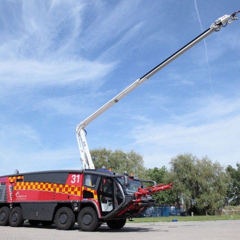 Ný Wiss Felix 8 x 8 flugvallaslökkvibifreið á Copernicusar flugvellinum í Wroclaw