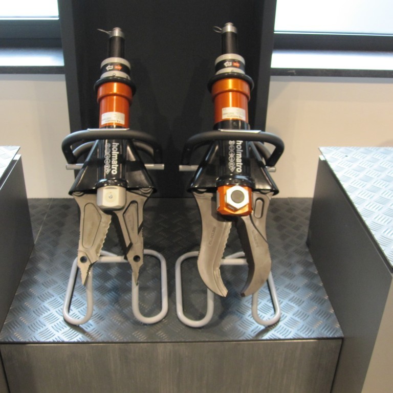 Holmatro klippur af tveimur mismunandi gerðum