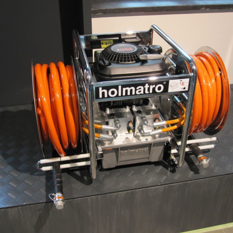 Holmatro dæla með Core slöngum á hjóli