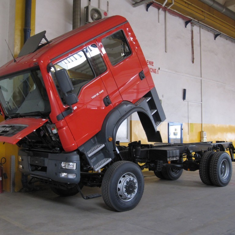 MAN TGM 18.340 með tvöföldu húsi 4 x 4