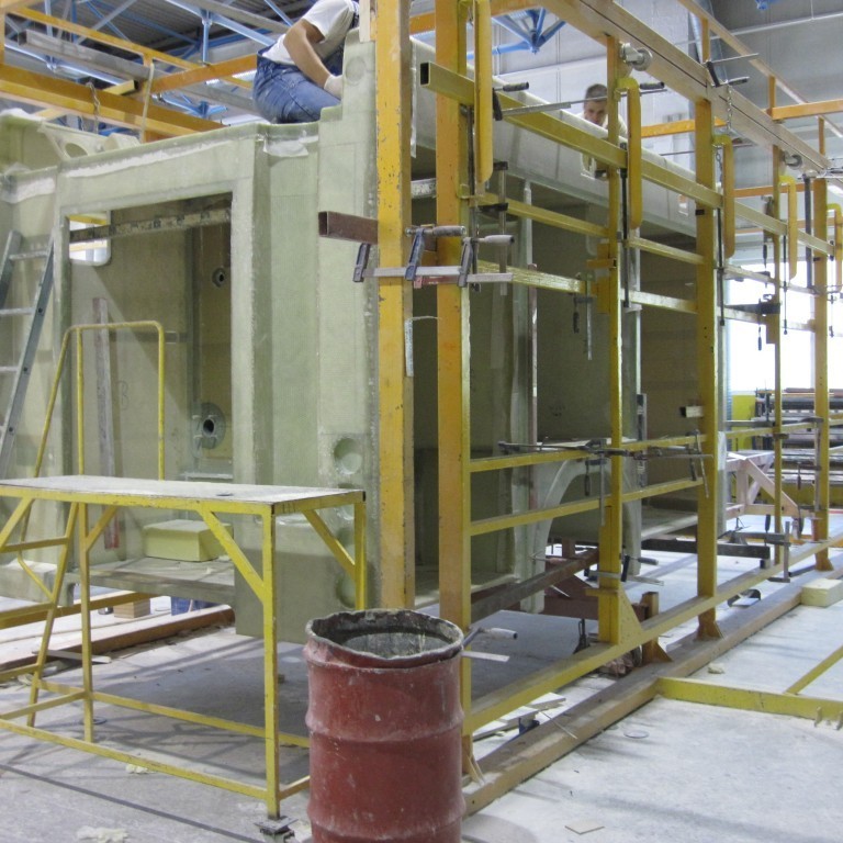 Plastyfirbygging í smíðum