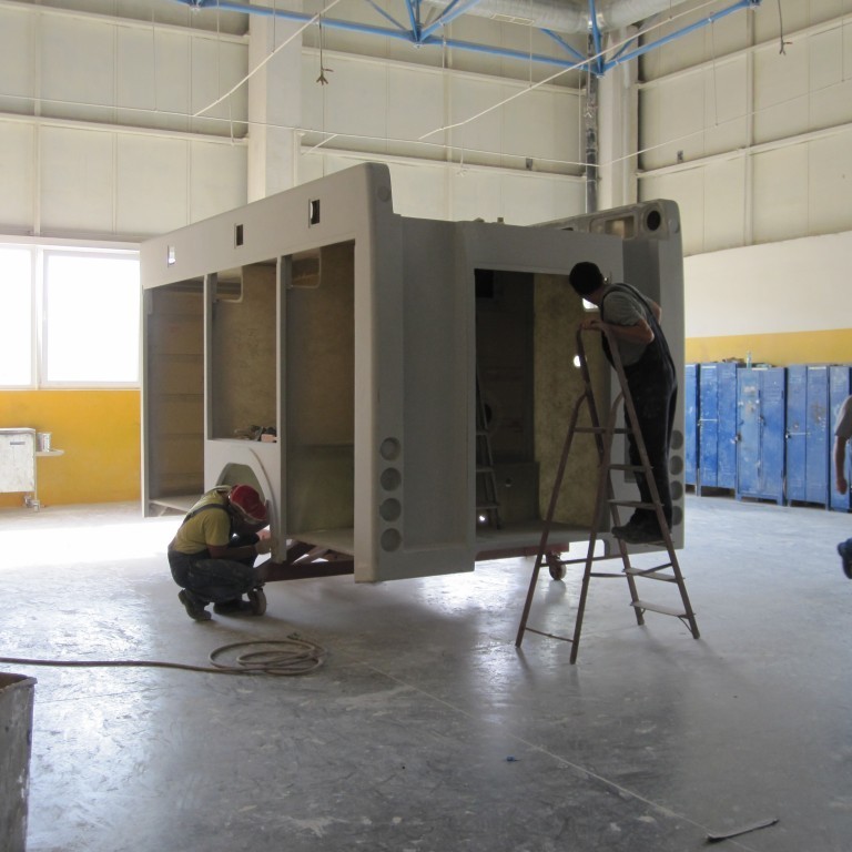 Plastyfirbygging í smíðum