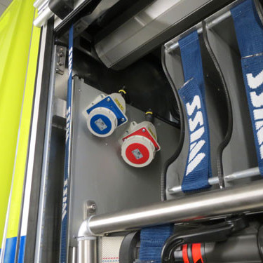 1s og 3ja fasa rafmagnstenglar í vinstri hliðarskáp