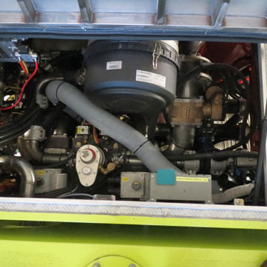 Séð ofan í dælurúmið, froðubúnaður efst.