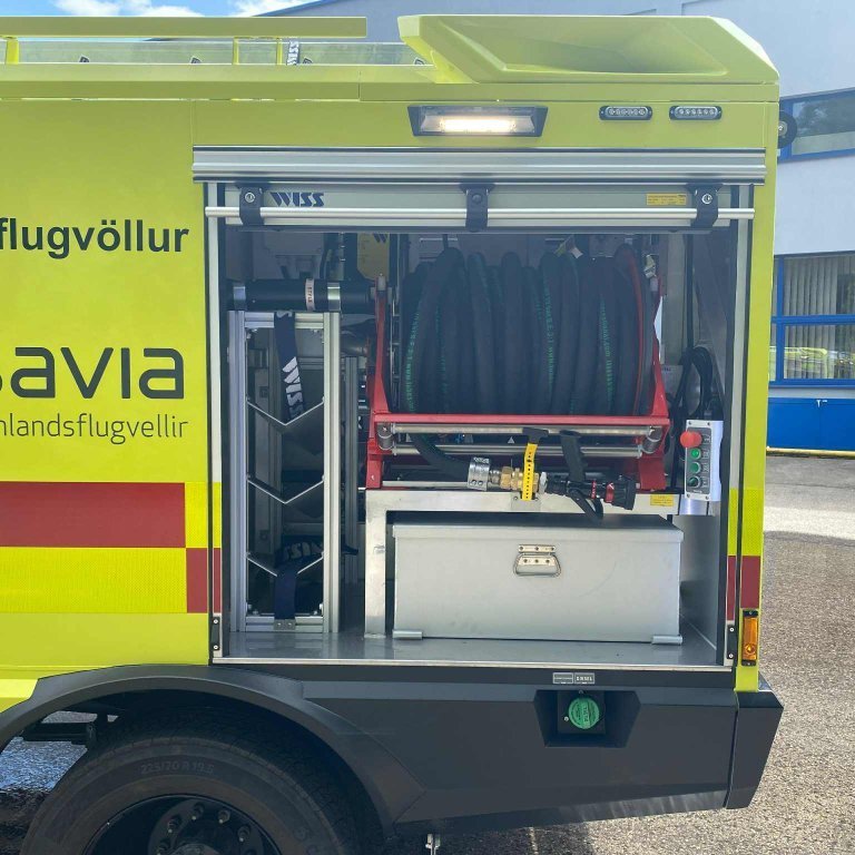 Aftari skápur vinstra megin