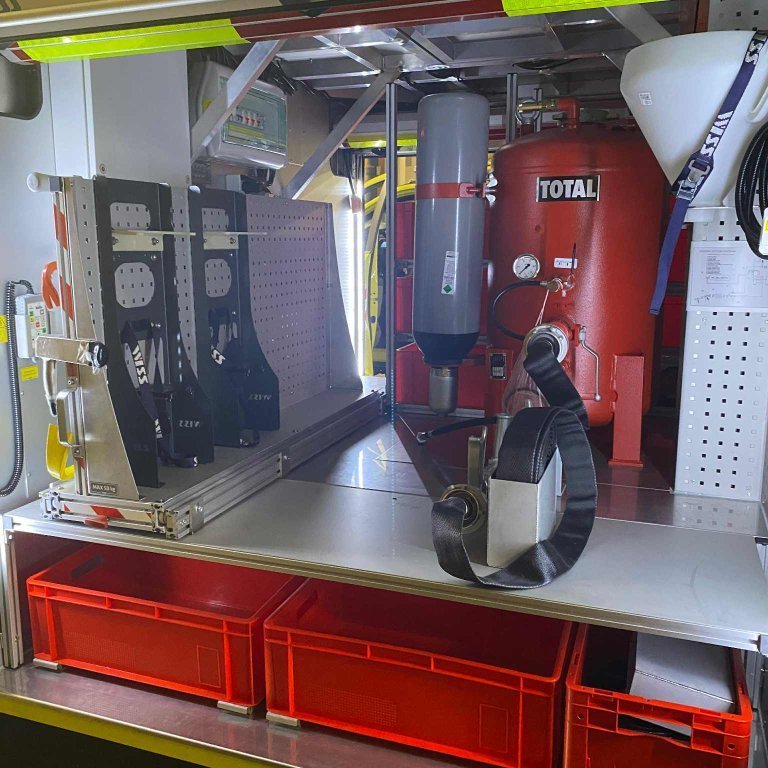 Duftslökkvibúnaður og reykköfunartækjafestingar