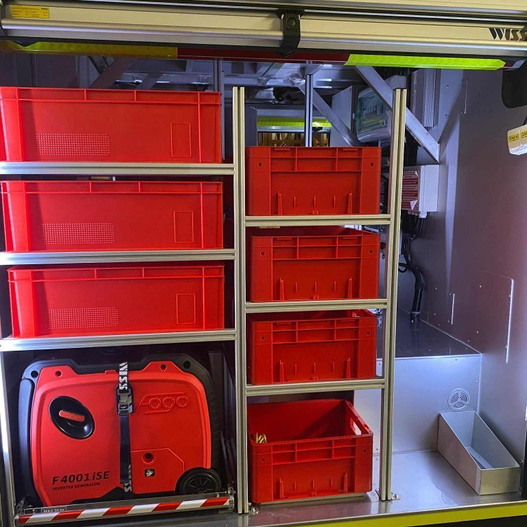 Fremri skápur hægra megin