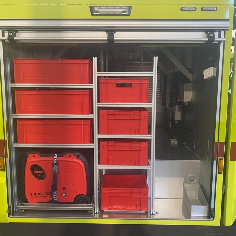 Fremri skápur hægra megin