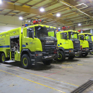 Á Keflavíkurflugvelli í skemmu