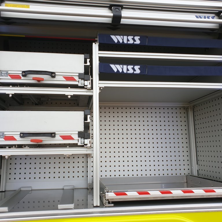 Annar skápur vinstra megin