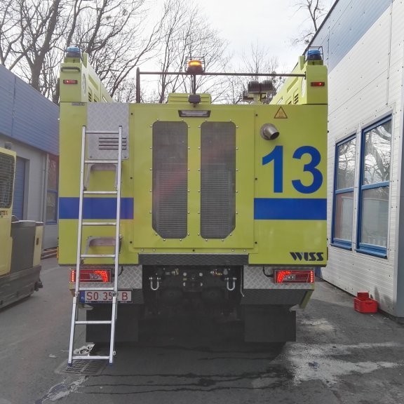 Isavia Flugvallaslökkvibifreð 10.000 l. 6000 l. dæla og CAFS froðukerfi